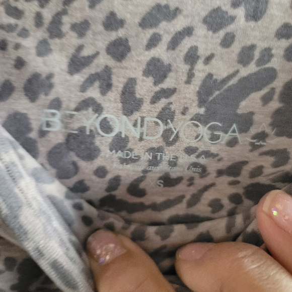 Beyond Yoga, High-Waisted Legging, Spacedye Leopard Print, Greyish Pink, Size XS - Picture 5 of 7